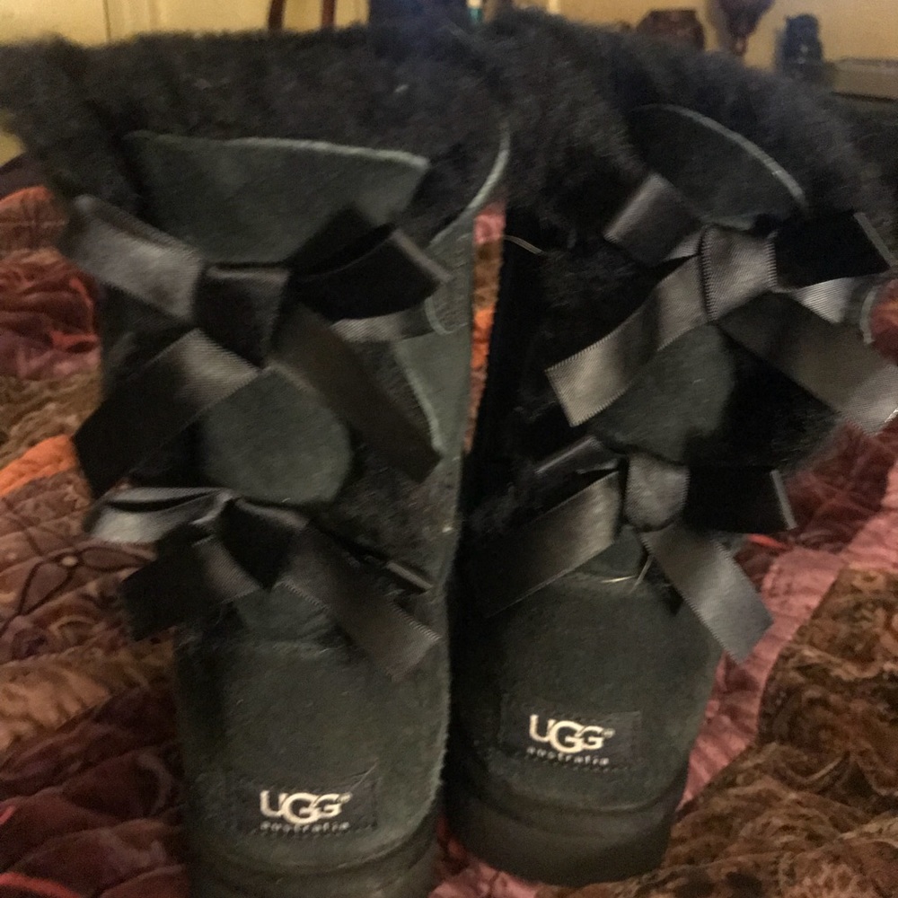 UGG Bailey bow. Black size 8. Perfect condition!
